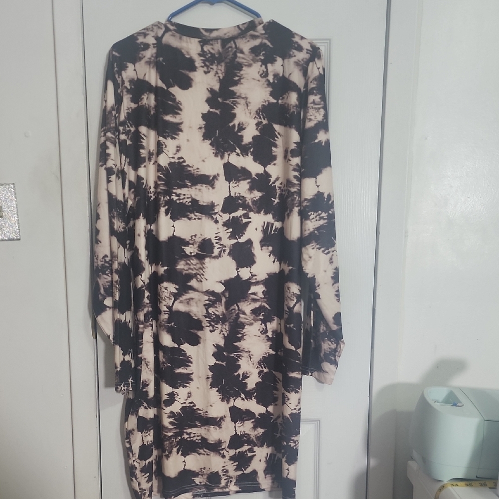 SHEIN Black and Cream Long Sleeve Tie-Dye Dress